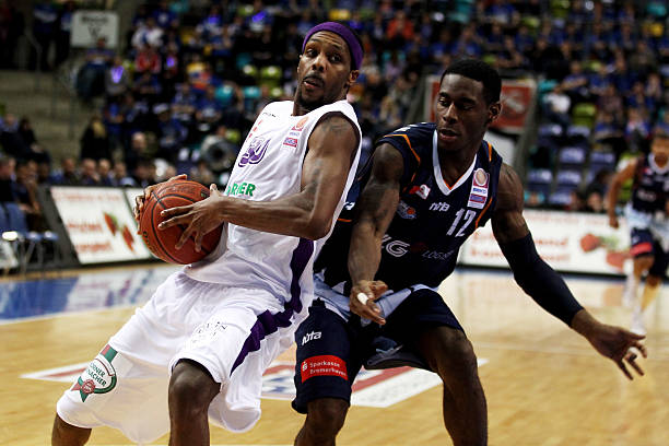 在紧张激烈 在紧张激烈